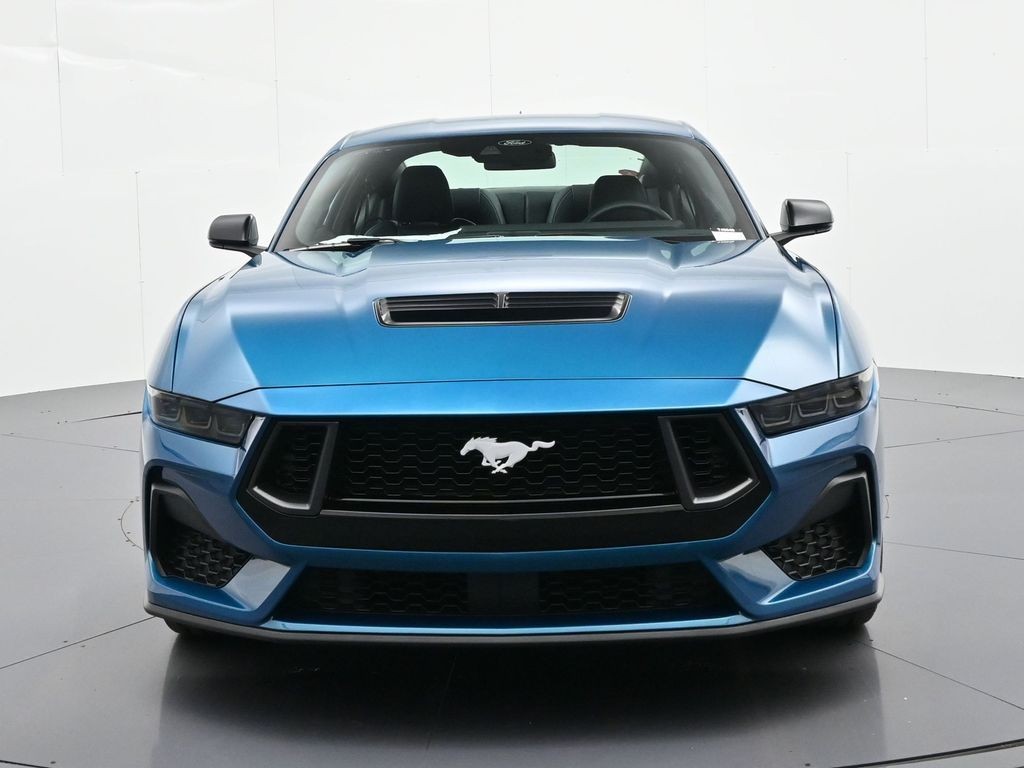 Ford Mustang Vehicle Full-screen Gallery Image 3