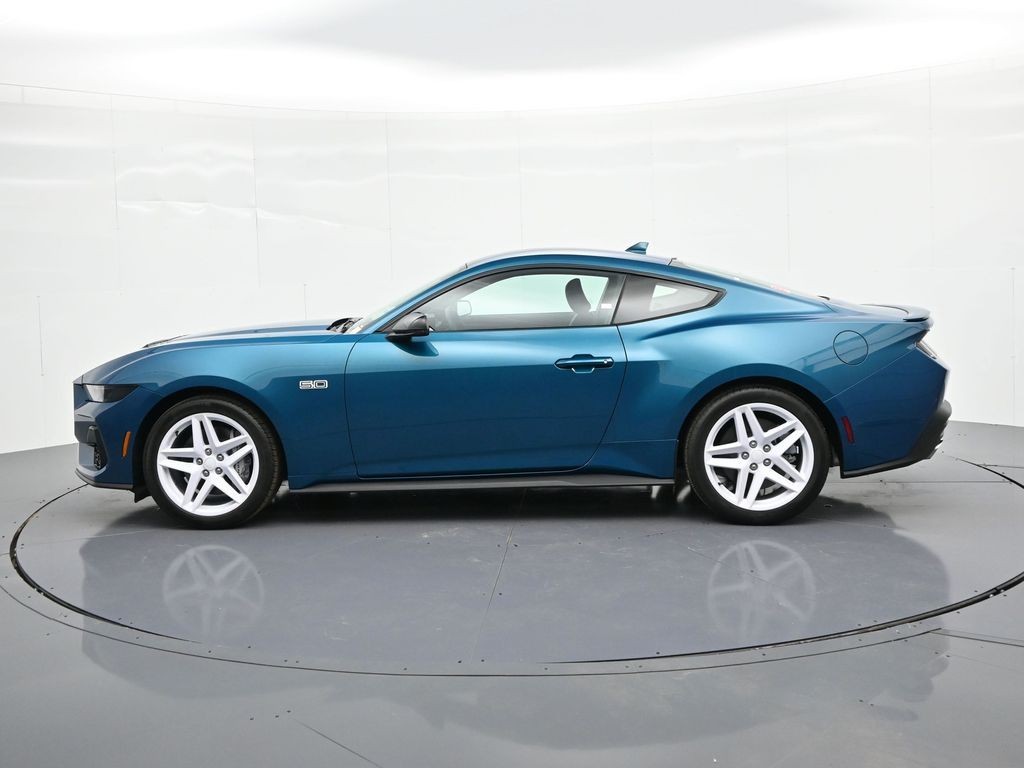 Ford Mustang Vehicle Full-screen Gallery Image 9