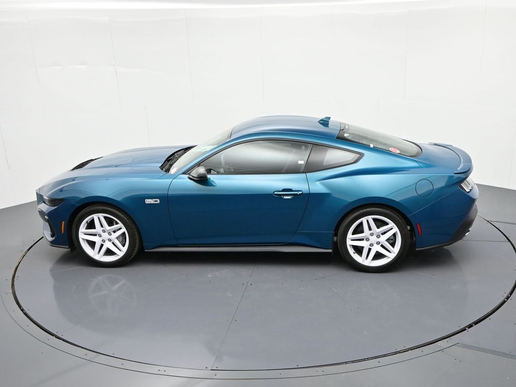 Ford Mustang Vehicle Full-screen Gallery Image 26