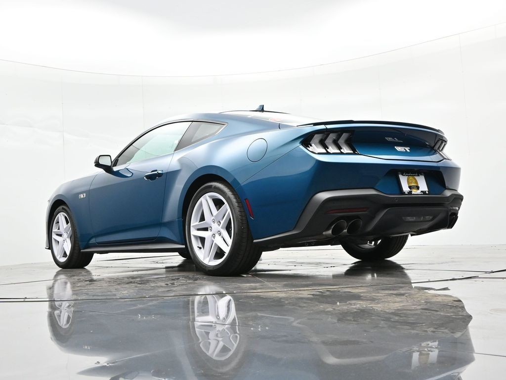 Ford Mustang Vehicle Full-screen Gallery Image 27