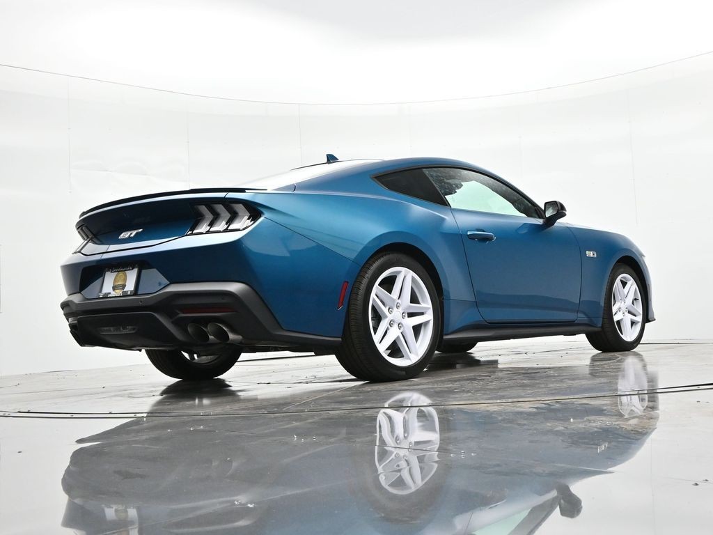 Ford Mustang Vehicle Full-screen Gallery Image 29