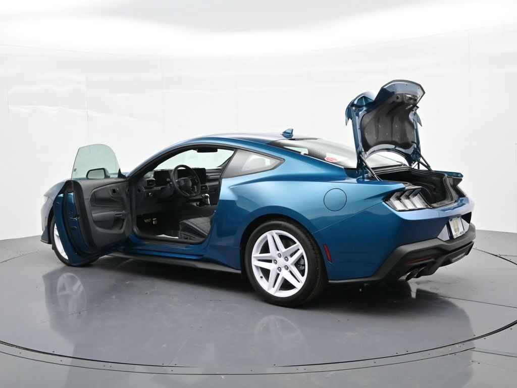 Ford Mustang Vehicle Full-screen Gallery Image 32
