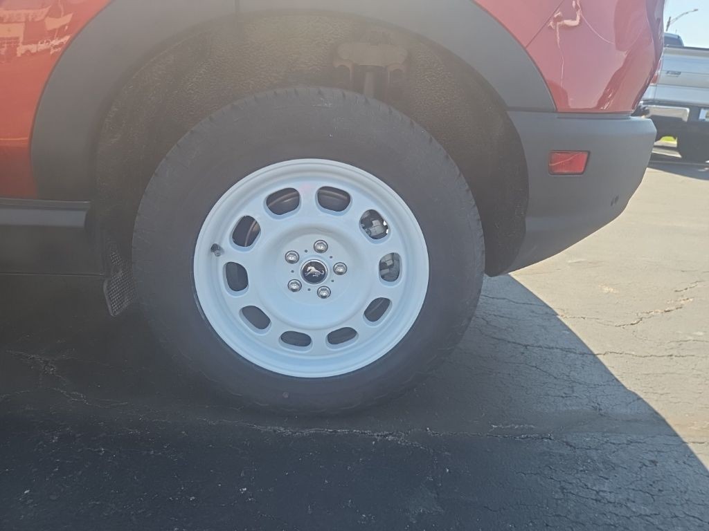 Ford Bronco Sport Vehicle Full-screen Gallery Image 04