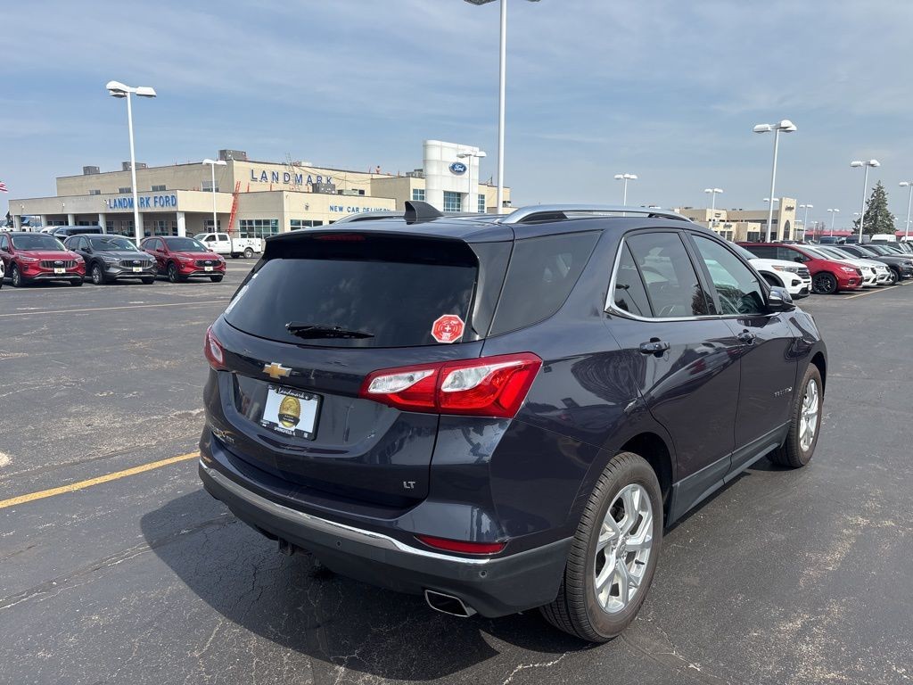 Chevrolet Equinox Vehicle Full-screen Gallery Image 6