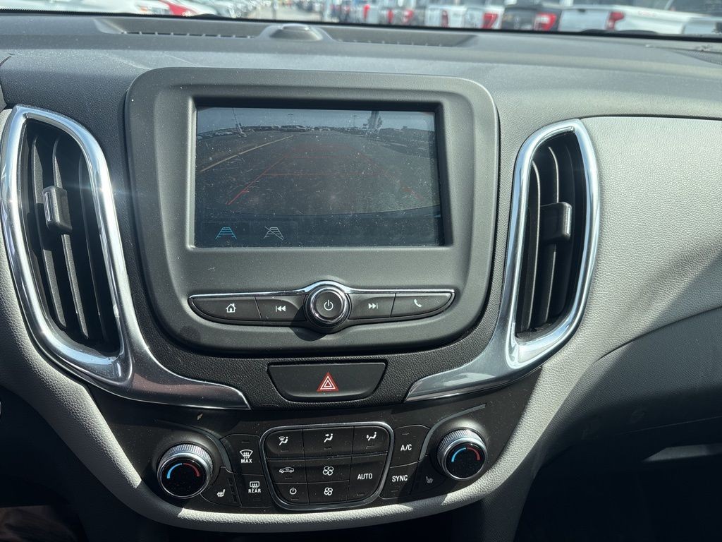 Chevrolet Equinox Vehicle Full-screen Gallery Image 12