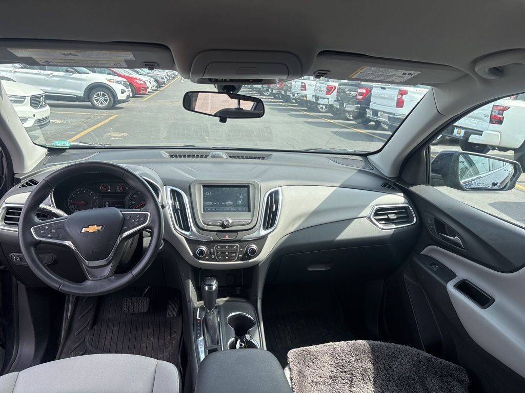 Chevrolet Equinox Vehicle Full-screen Gallery Image 14