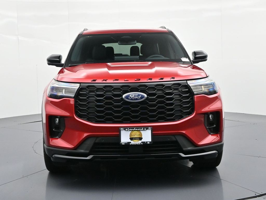 Ford Explorer Vehicle Full-screen Gallery Image 3