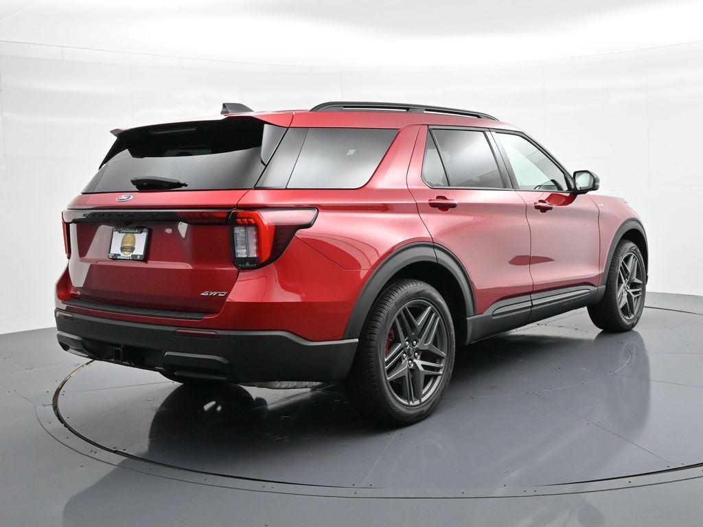 Ford Explorer Vehicle Full-screen Gallery Image 6