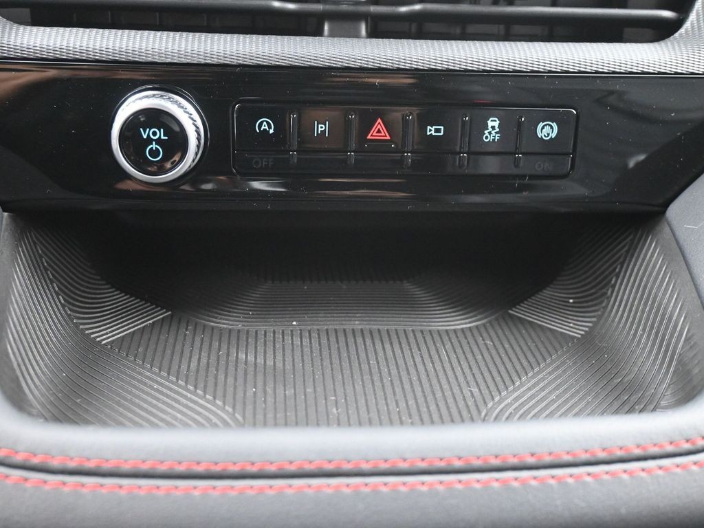 Ford Explorer Vehicle Full-screen Gallery Image 13