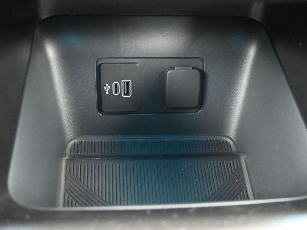 Ford Explorer Vehicle Full-screen Gallery Image 14