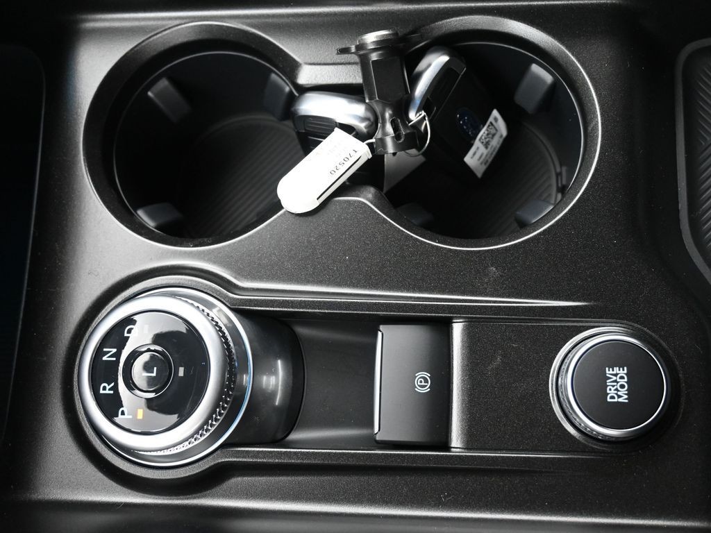 Ford Explorer Vehicle Full-screen Gallery Image 15