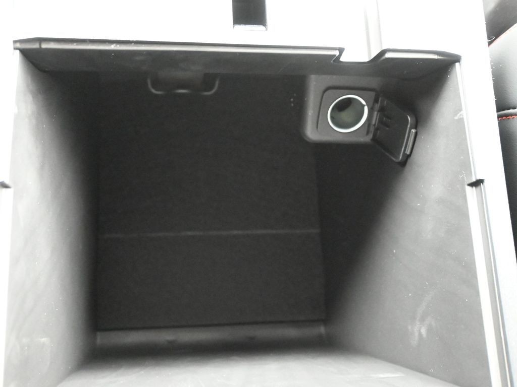 Ford Explorer Vehicle Full-screen Gallery Image 16