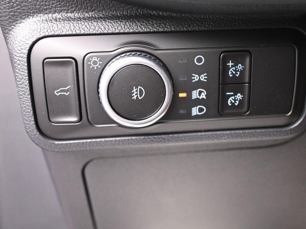 Ford Explorer Vehicle Full-screen Gallery Image 19