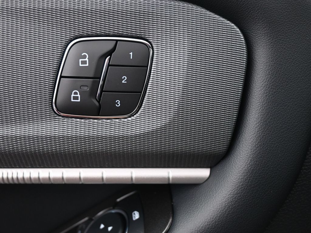 Ford Explorer Vehicle Full-screen Gallery Image 20