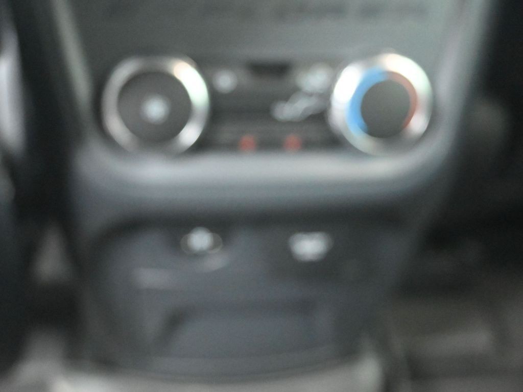 Ford Explorer Vehicle Full-screen Gallery Image 23