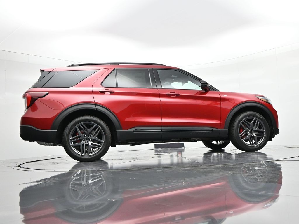 Ford Explorer Vehicle Full-screen Gallery Image 31