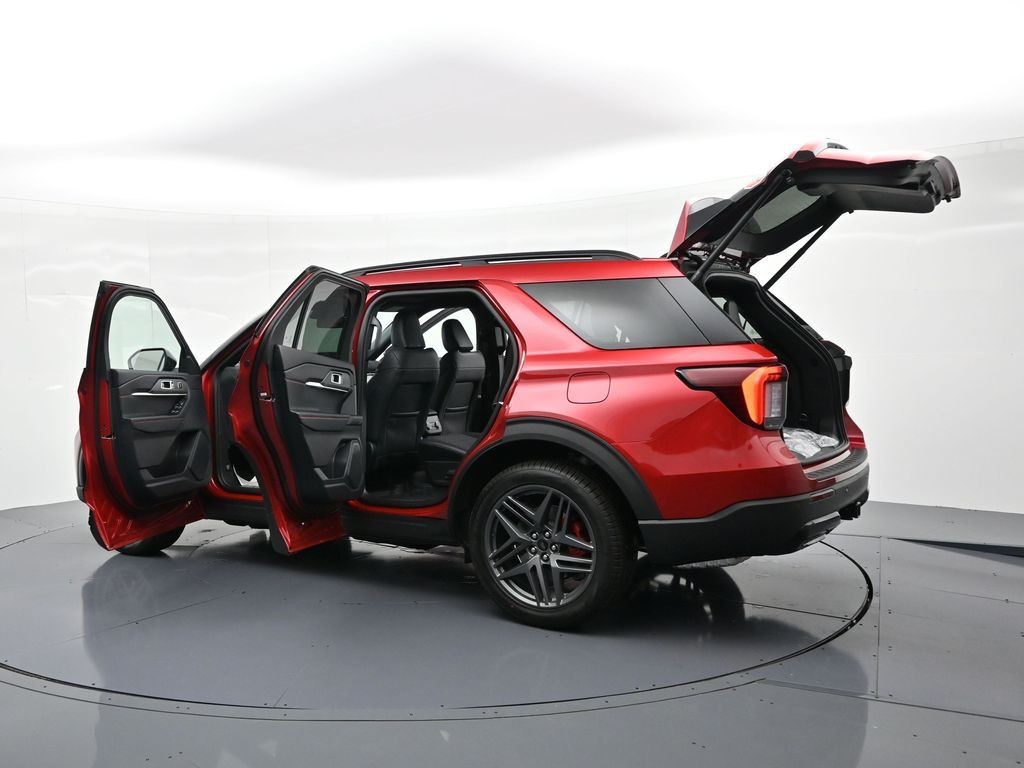 Ford Explorer Vehicle Full-screen Gallery Image 33