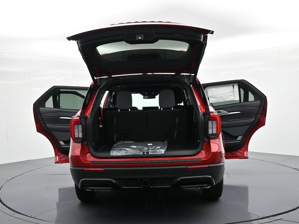 Ford Explorer Vehicle Full-screen Gallery Image 35