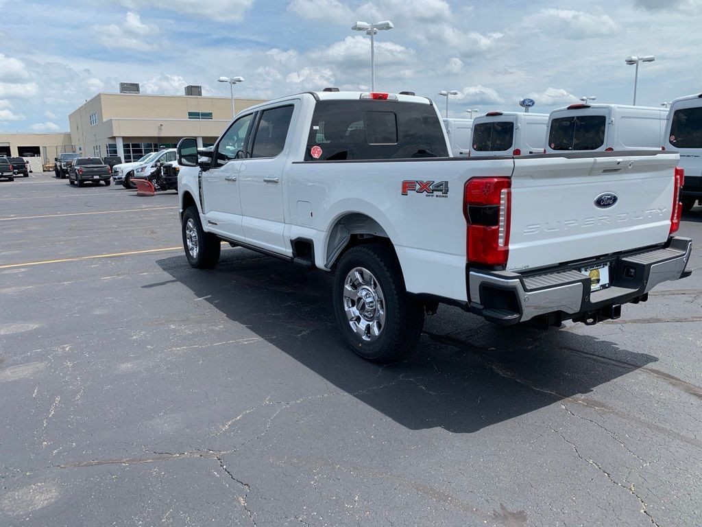 Ford F-250SD Vehicle Full-screen Gallery Image 7