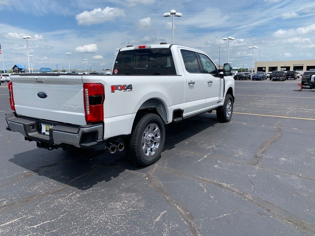 Ford F-250SD Vehicle Full-screen Gallery Image 8