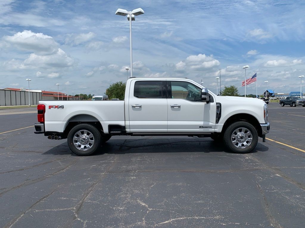 Ford F-250SD Vehicle Full-screen Gallery Image 9