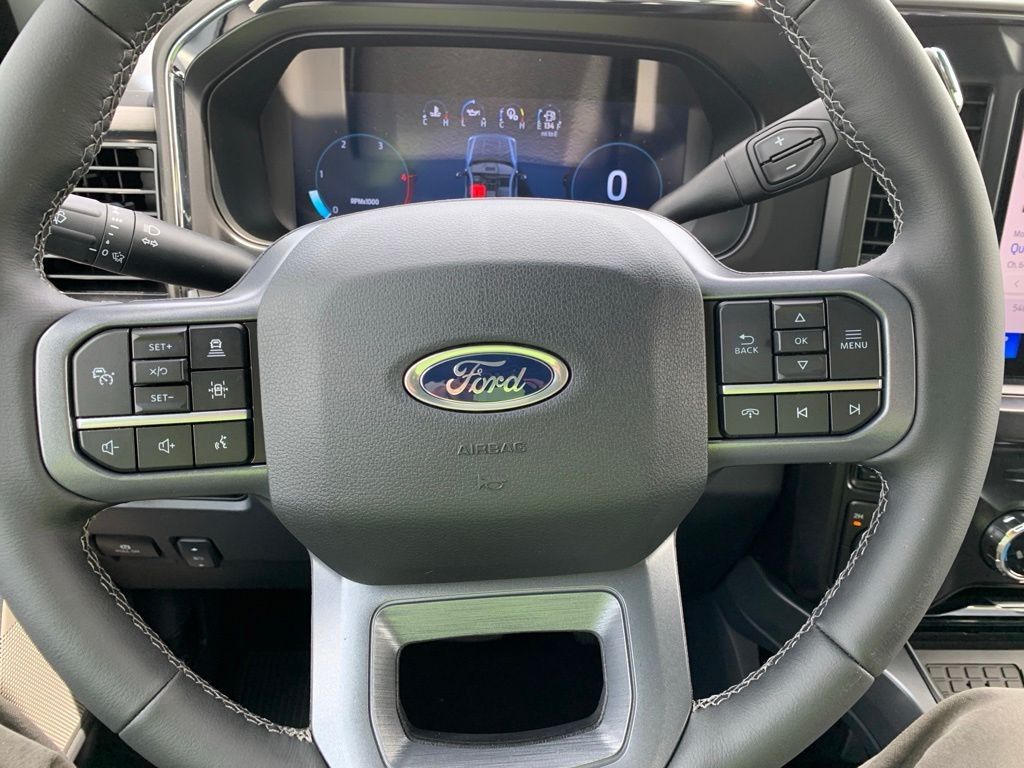 Ford F-250SD Vehicle Full-screen Gallery Image 13
