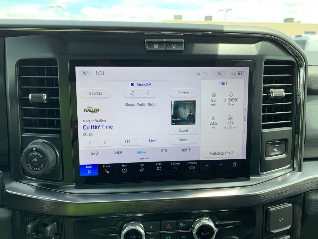 Ford F-250SD Vehicle Full-screen Gallery Image 15