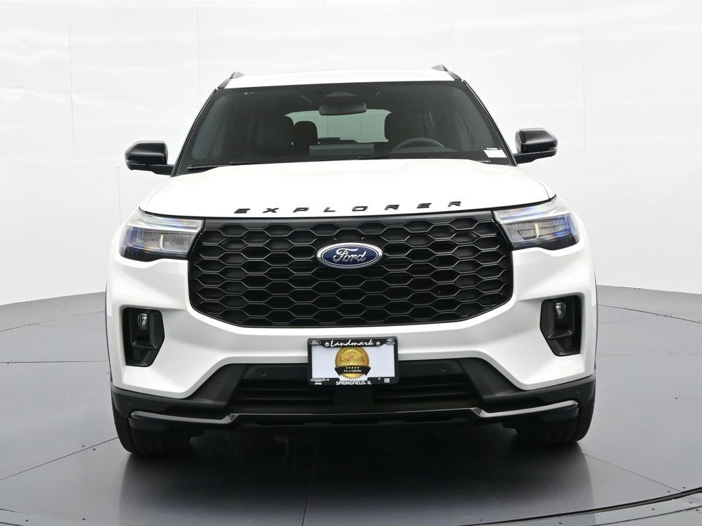 Ford Explorer Vehicle Full-screen Gallery Image 3