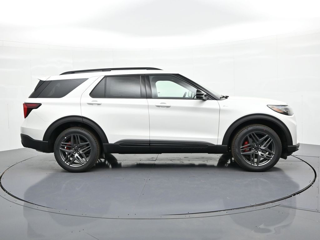 Ford Explorer Vehicle Full-screen Gallery Image 5