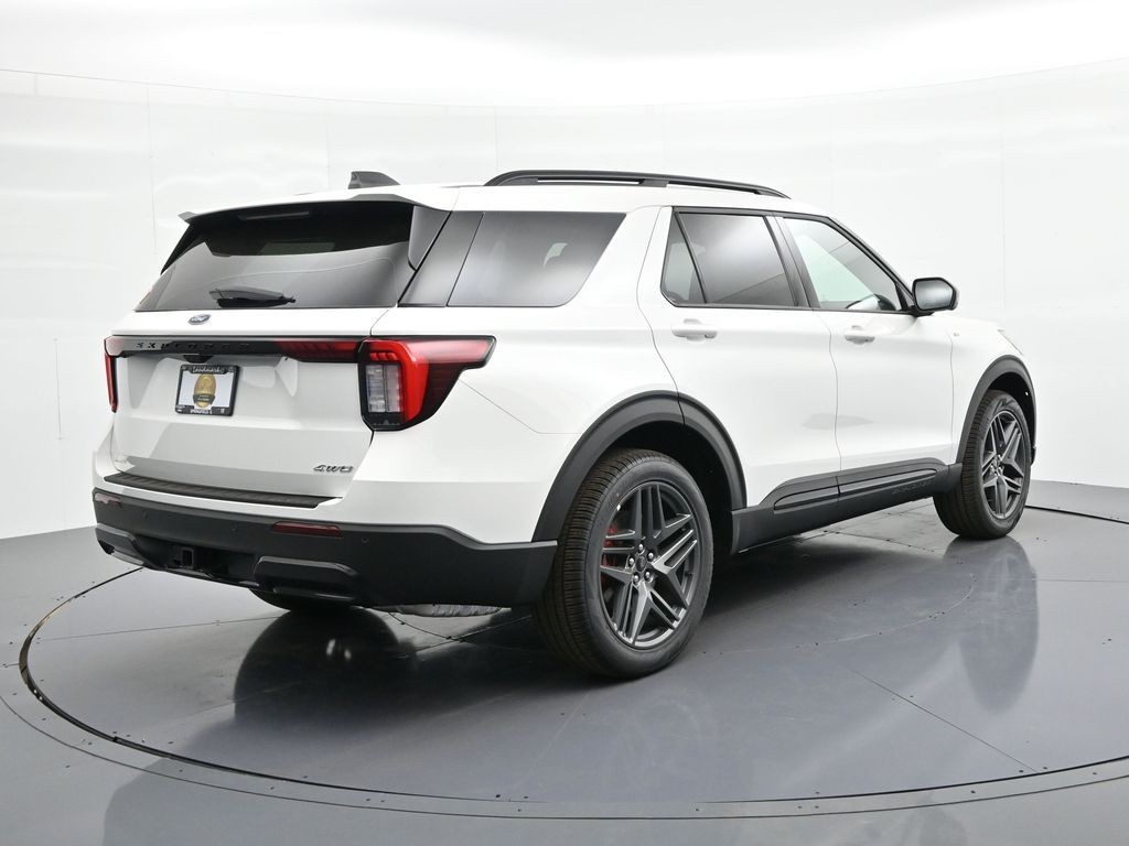 Ford Explorer Vehicle Full-screen Gallery Image 6