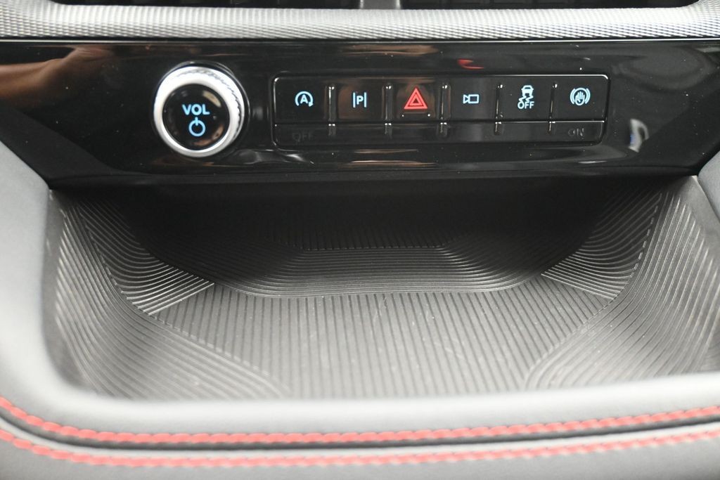 Ford Explorer Vehicle Full-screen Gallery Image 13