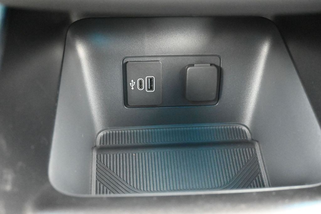 Ford Explorer Vehicle Full-screen Gallery Image 14