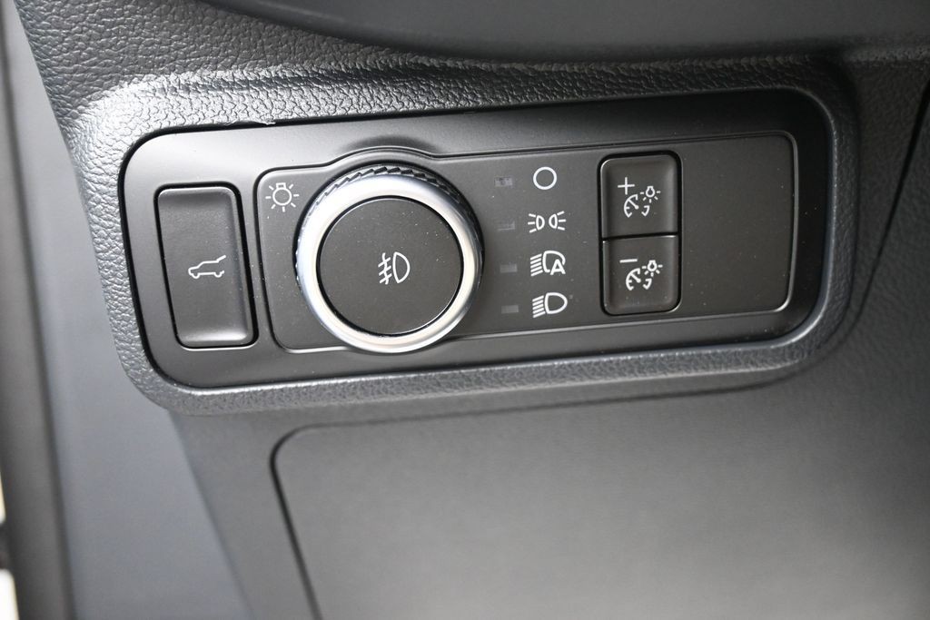 Ford Explorer Vehicle Full-screen Gallery Image 21