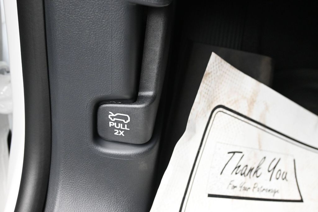 Ford Explorer Vehicle Full-screen Gallery Image 22