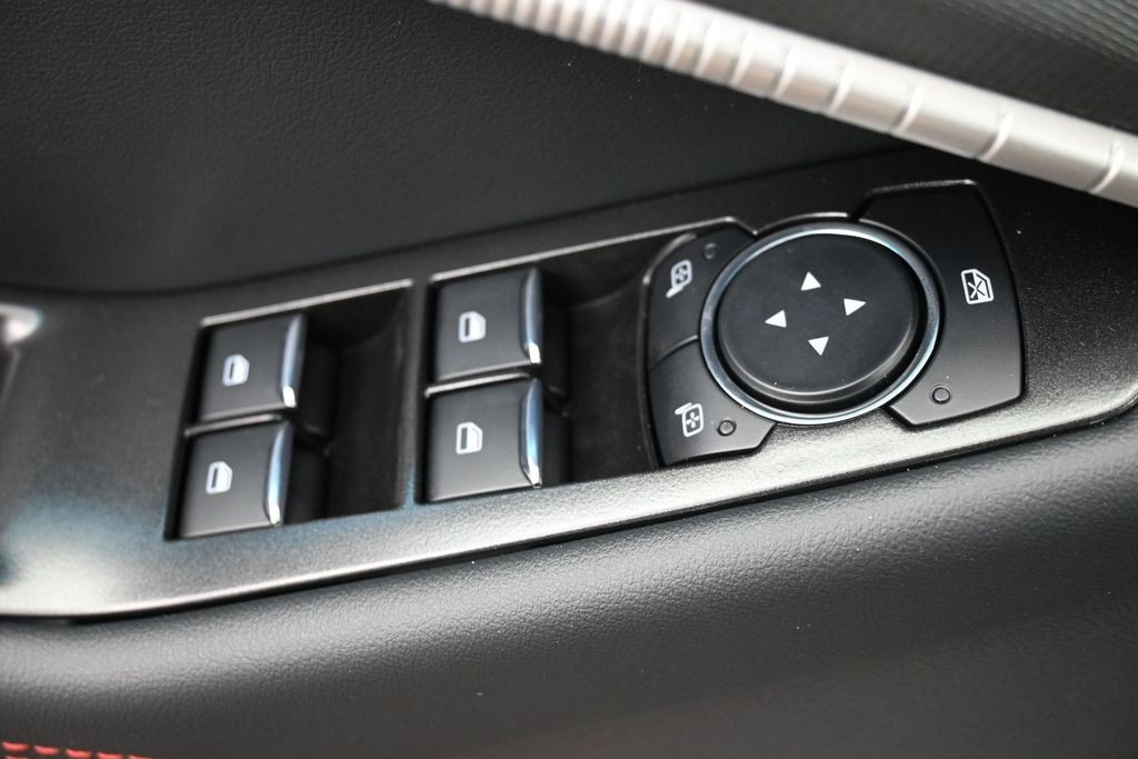 Ford Explorer Vehicle Full-screen Gallery Image 24