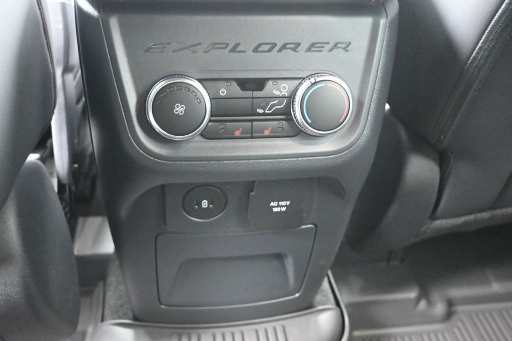 Ford Explorer Vehicle Full-screen Gallery Image 25