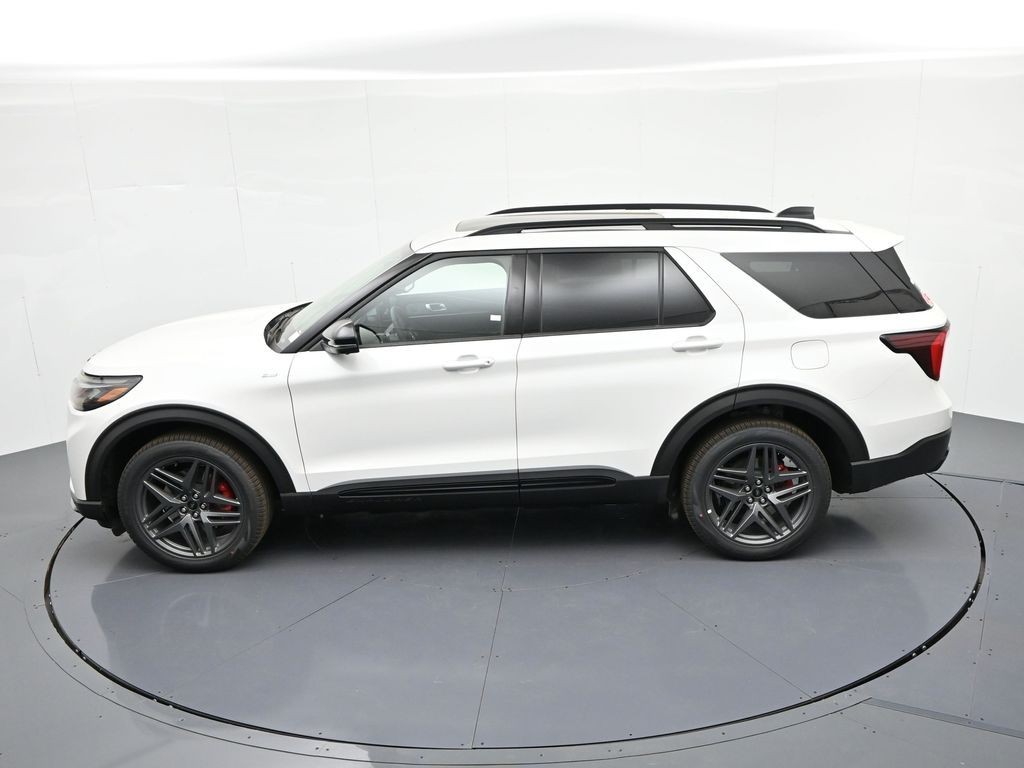 Ford Explorer Vehicle Full-screen Gallery Image 29