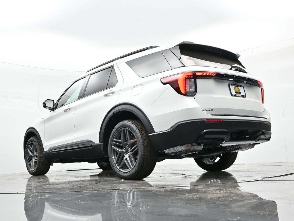 Ford Explorer Vehicle Full-screen Gallery Image 30