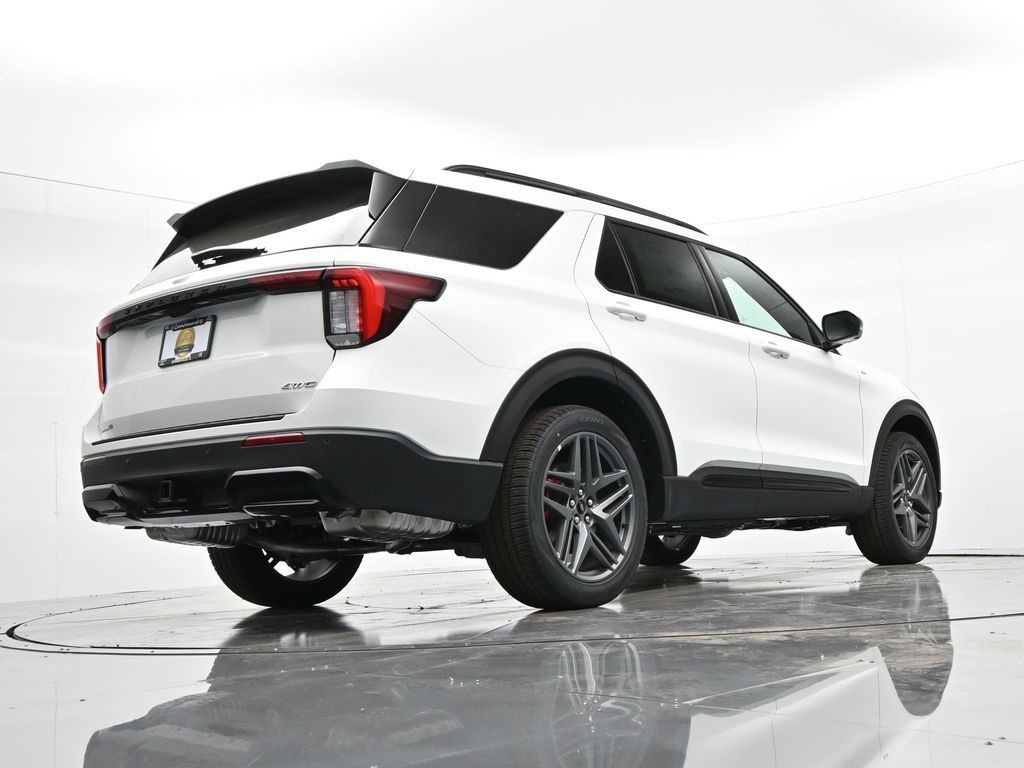 Ford Explorer Vehicle Full-screen Gallery Image 32