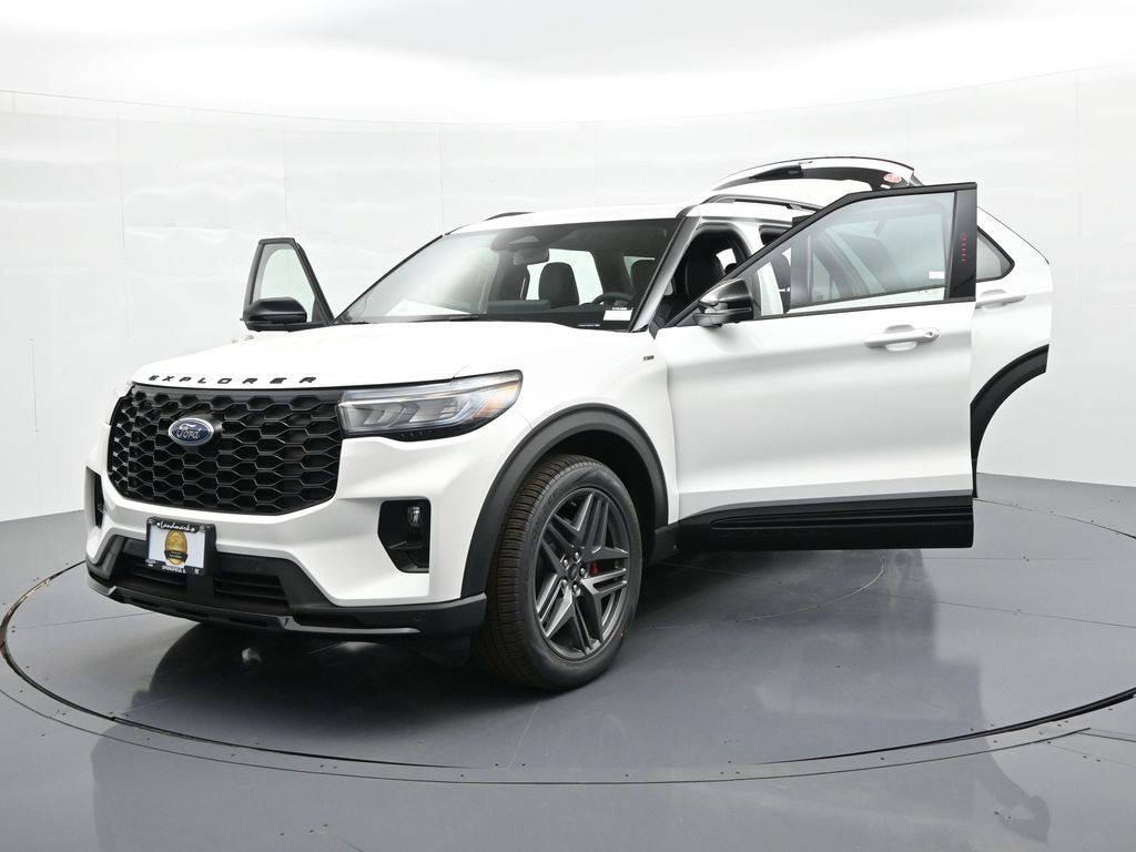 Ford Explorer Vehicle Full-screen Gallery Image 36