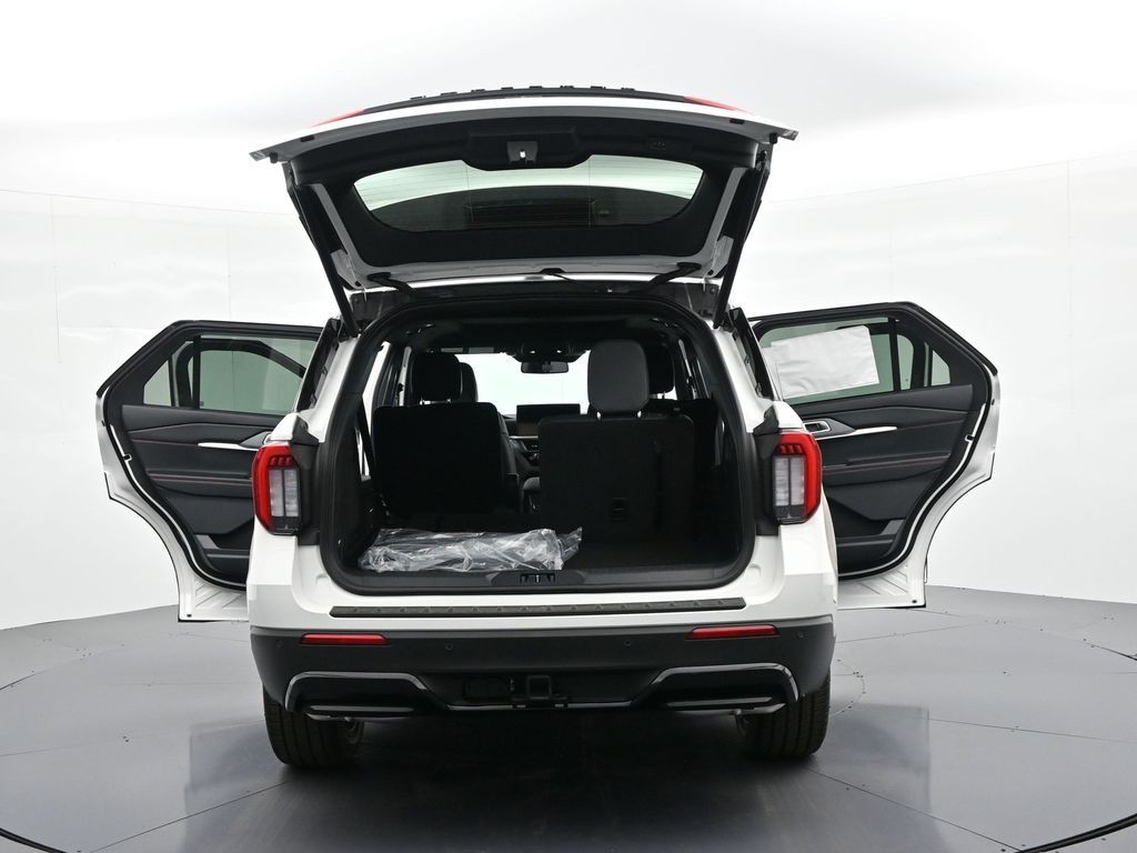 Ford Explorer Vehicle Full-screen Gallery Image 37