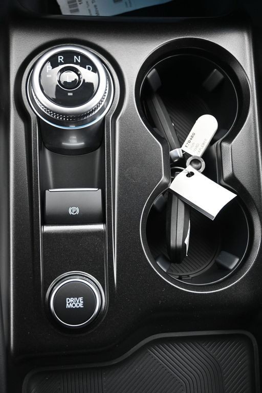 Ford Explorer Vehicle Full-screen Gallery Image 15