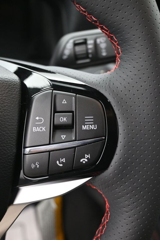 Ford Explorer Vehicle Full-screen Gallery Image 19