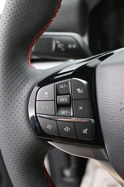 Ford Explorer Vehicle Full-screen Gallery Image 20