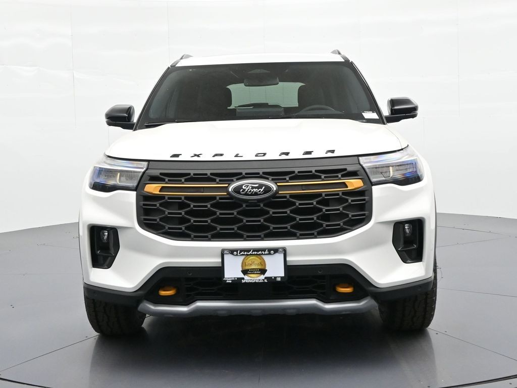 Ford Explorer Vehicle Full-screen Gallery Image 3