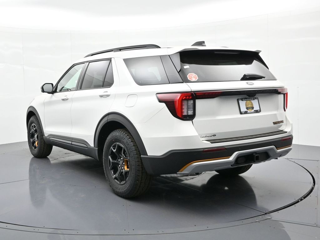 Ford Explorer Vehicle Full-screen Gallery Image 8