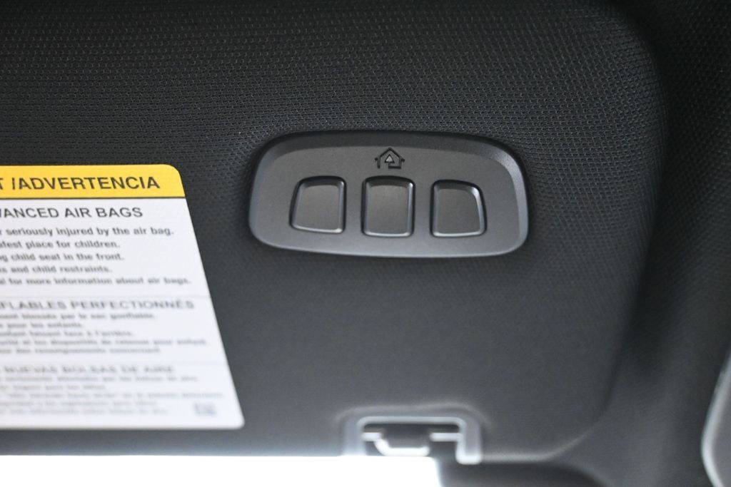 Ford Explorer Vehicle Full-screen Gallery Image 16