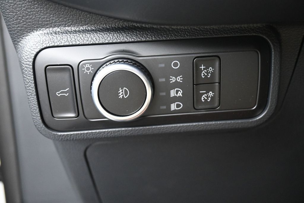 Ford Explorer Vehicle Full-screen Gallery Image 21