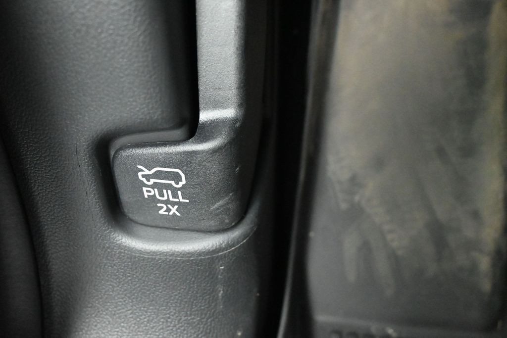 Ford Explorer Vehicle Full-screen Gallery Image 24