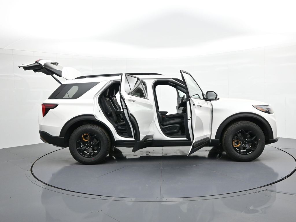 Ford Explorer Vehicle Full-screen Gallery Image 34